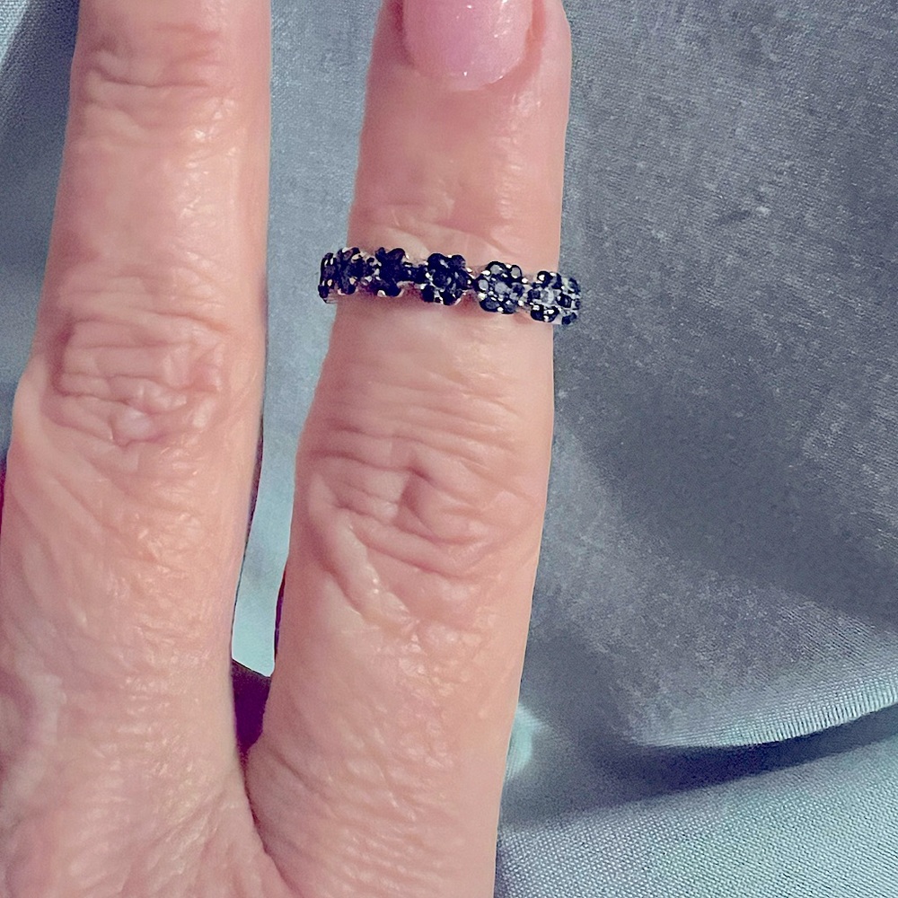 Black spinel band